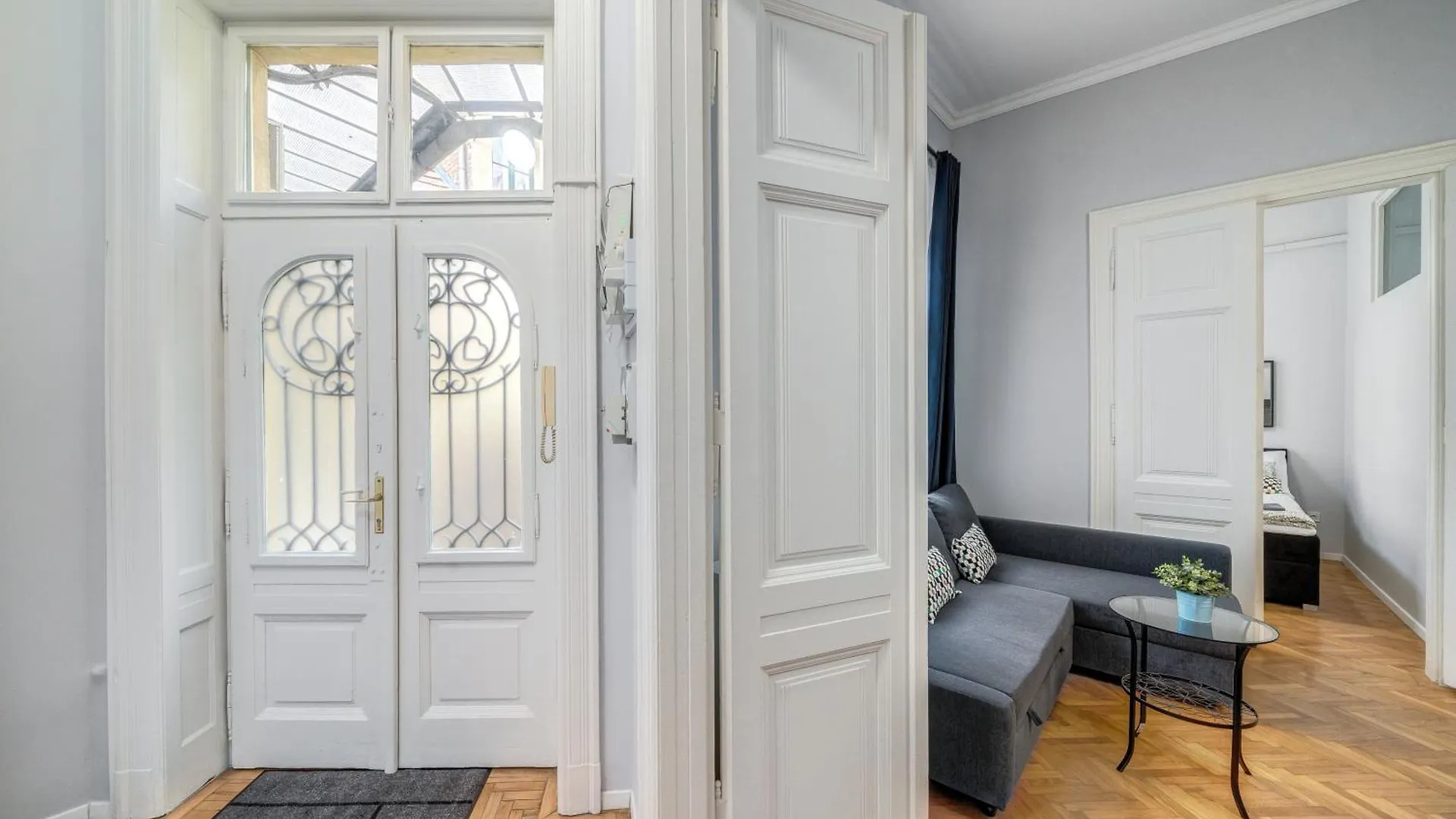 Synagogue 2 Bedroom Apartment S162 Budapest Hungary