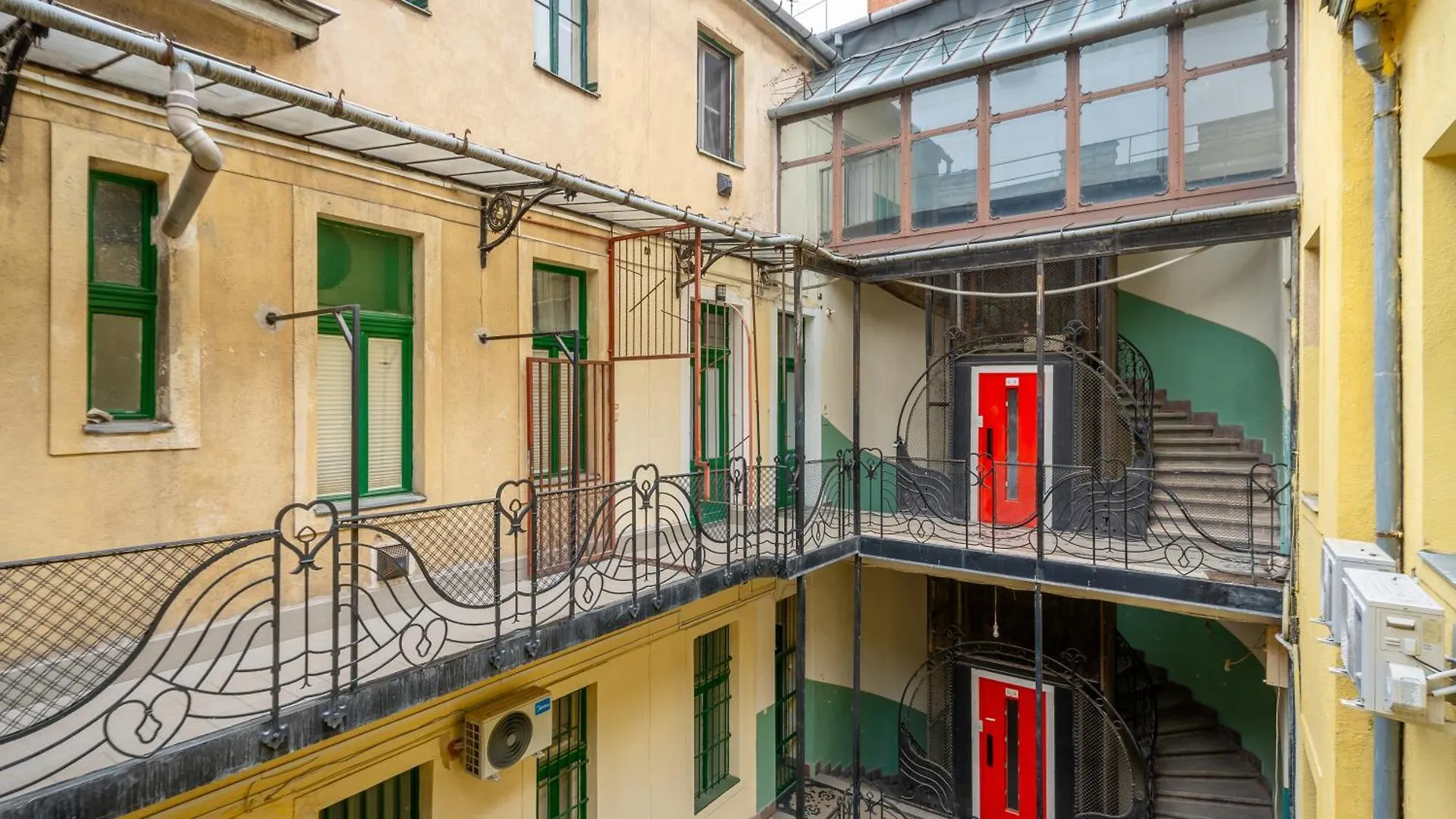 Synagogue 2 Bedroom Apartment S162 Budapest Hungary