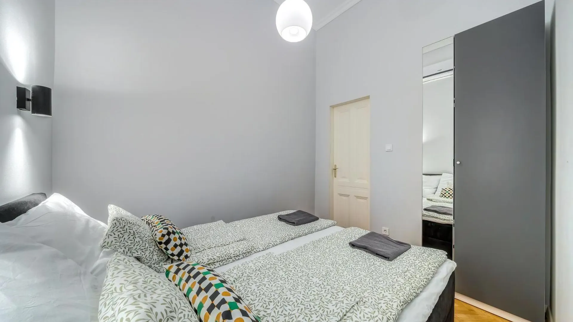 Synagogue 2 Bedroom Apartment S162 Budapest