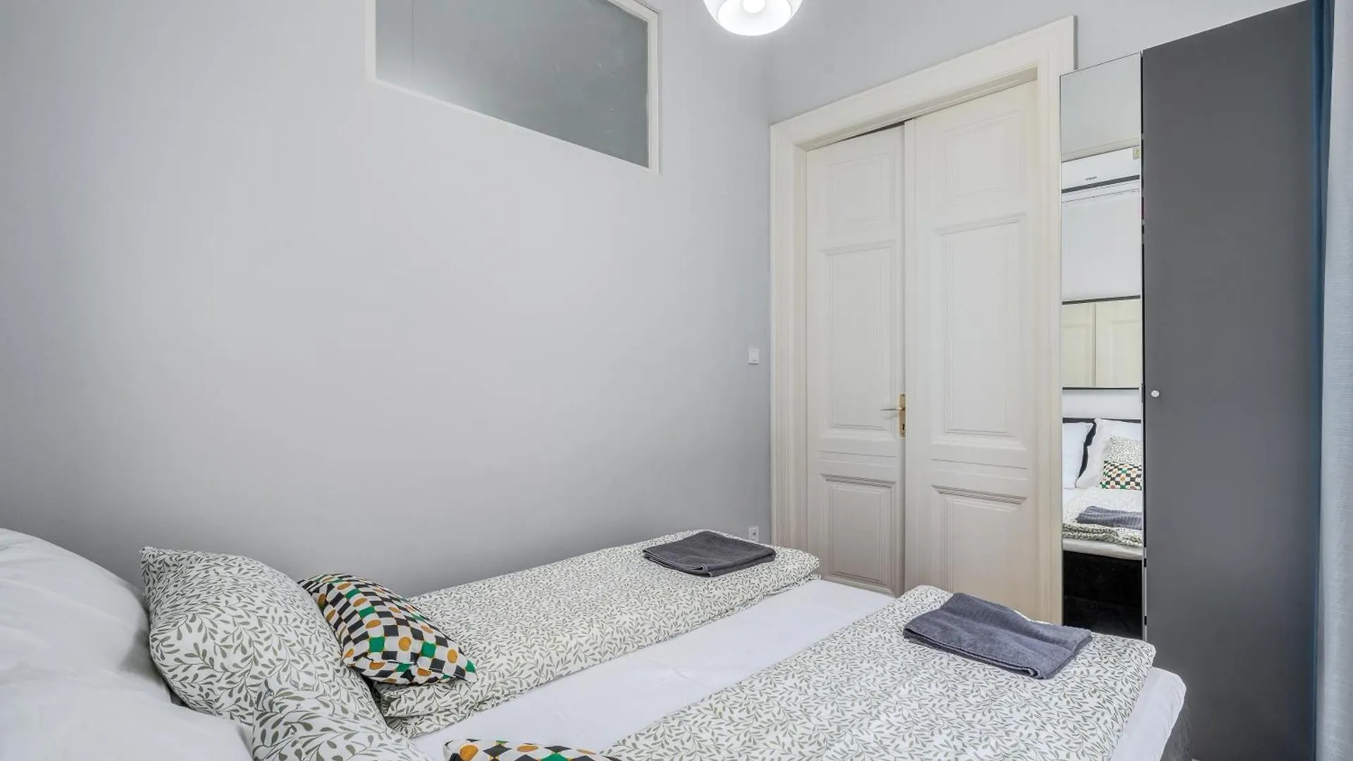 Synagogue 2 Bedroom Apartment S162 Budapest