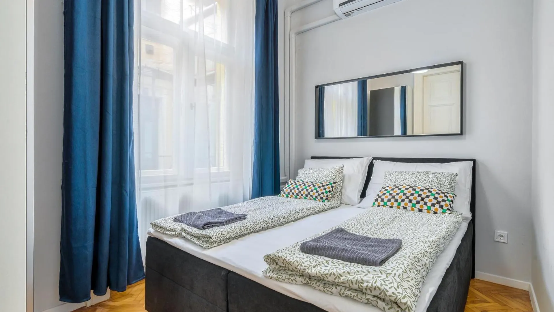 Synagogue 2 Bedroom Apartment S162 Budapest