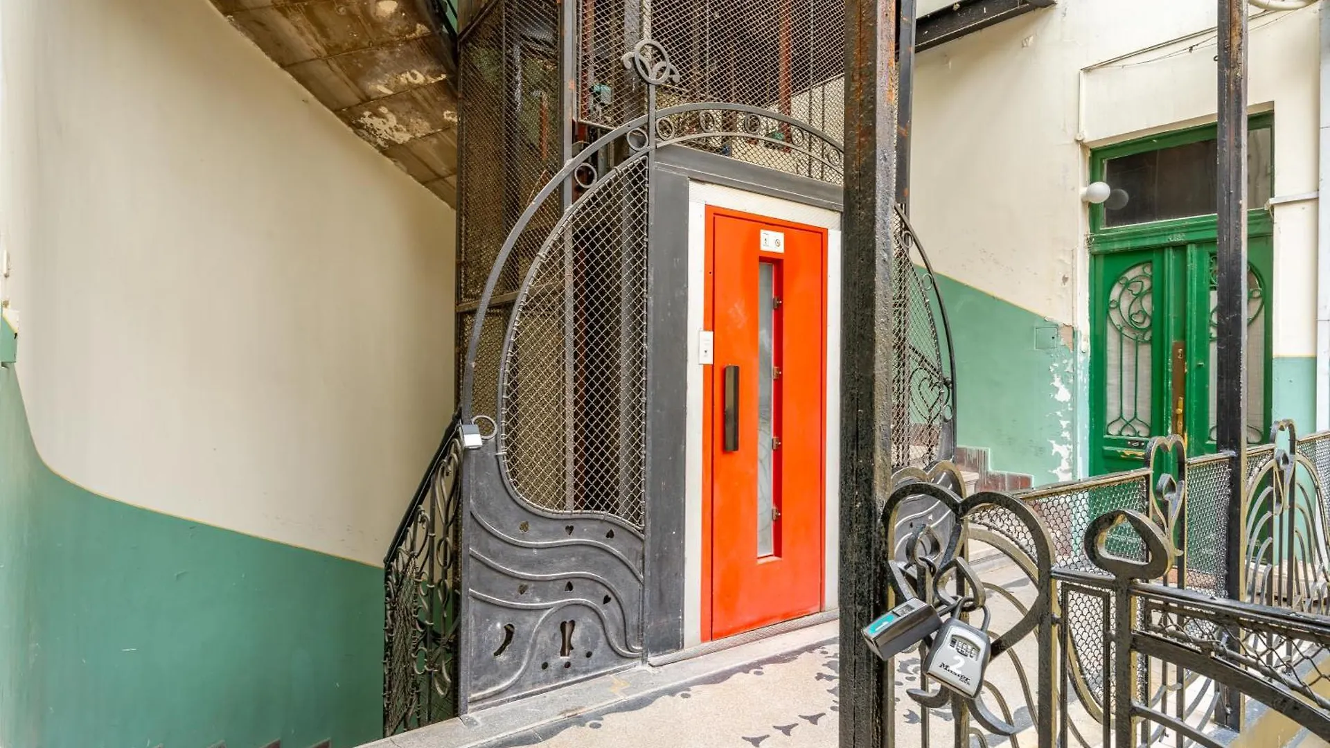 Synagogue 2 Bedroom Apartment S162 Budapest