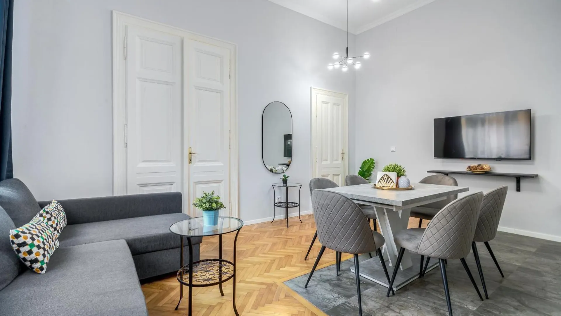 Synagogue 2 Bedroom Apartment S162 Budapest Hungary